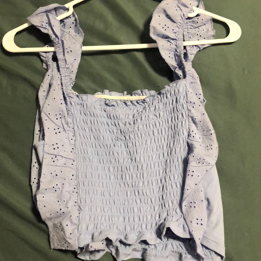 blue crop top!